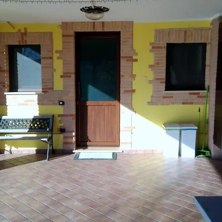 Morrovalle Love アパート