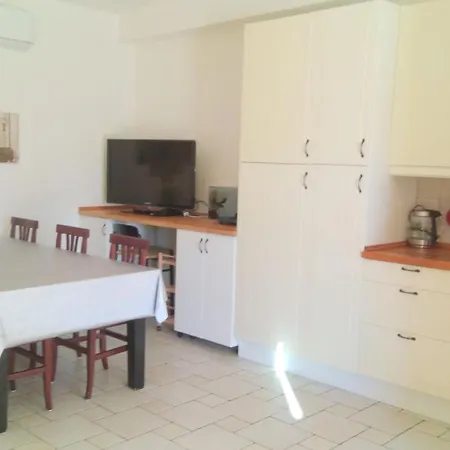 Morrovalle Love アパート