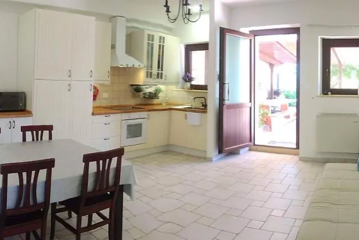 Daire Morrovalle Love