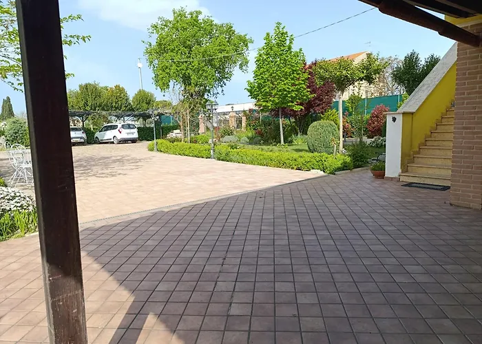 Morrovalle Love Daire Morrovalle